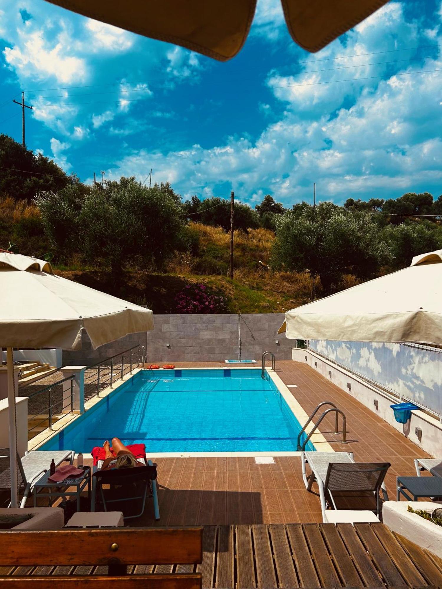 פיניקונטה Vereniki Apartments מראה חיצוני תמונה